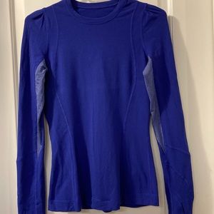 Lululemon size 4 long sleeve shirt